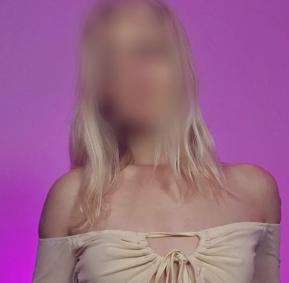 Büsra, 20